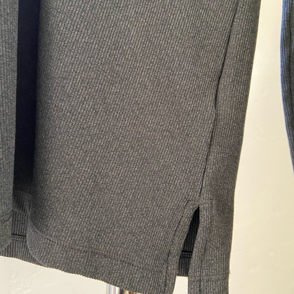 Athleta gray long sleeve top - Size Medium - Picture 5 of 8